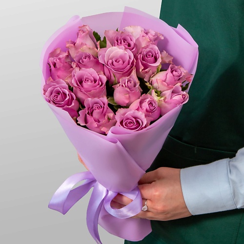 

STUDIO FLORISTIC Букет сиреневых Роз Кения 15 шт «Туманный аромат», Букет сиреневых Роз Кения 15 шт «Туманный аромат»