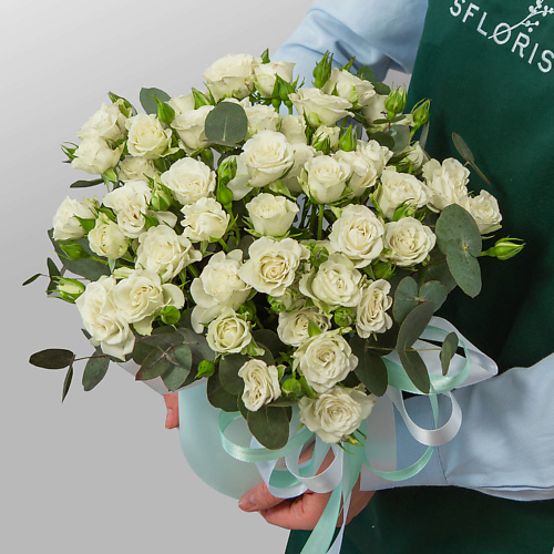 

STUDIO FLORISTIC Композиция из кустовых Роз в шляпной коробке «Светлая любовь», Композиция из кустовых Роз в шляпной коробке «Светлая любовь»