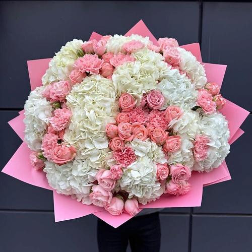 

ДАРИ ЦВЕТЫ Букет-гигант с гортензией и кустовыми розами, Букет-гигант с гортензией и кустовыми розами