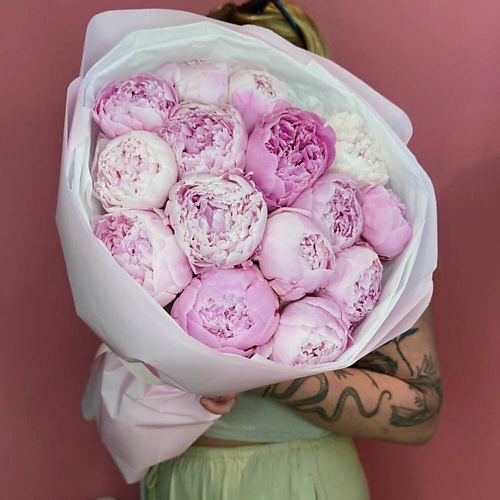 

ДАРИ ЦВЕТЫ 15 розовых пионов в круглой упаковке, 15 розовых пионов в круглой упаковке