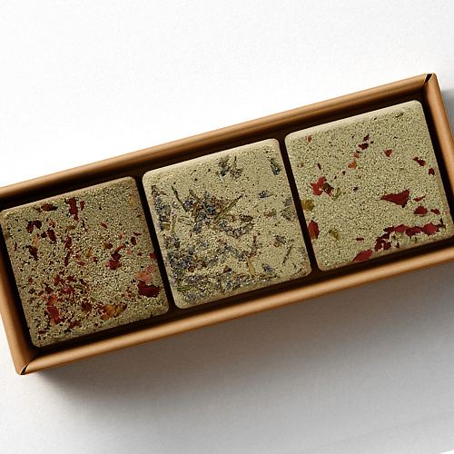 

SOLACE Набор бомбочек для ванны Solace (3 шт) с солью, шиммером и сухоцветами, Набор бомбочек для ванны Solace (3 шт) с солью, шиммером и сухоцветами