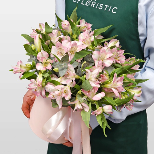 

STUDIO FLORISTIC Композиция из Альстромерий в шляпной коробке «Кружево Чувств», Композиция из Альстромерий в шляпной коробке «Кружево Чувств»