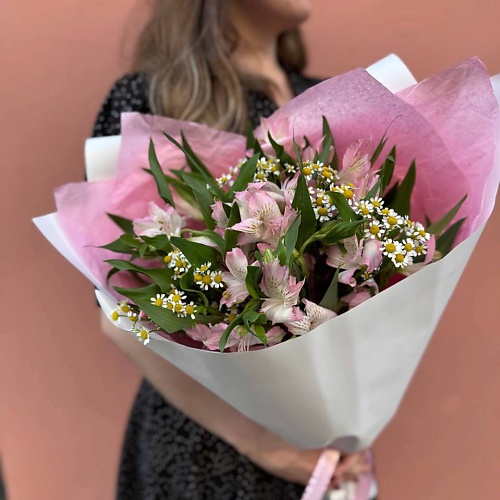 РЯБИНА ЦВЕТОЧНАЯ МАСТЕРСКАЯ Букет из альстромерии с полевыми ромашками