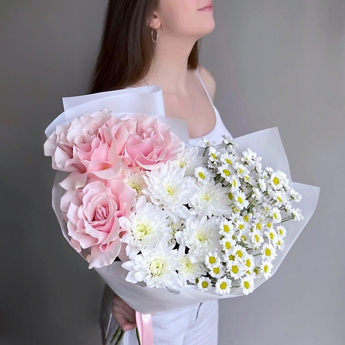 VIBE СТУДИЯ ЦВЕТОВ И ПОДАРКОВ Букет французская роза и хризантема 3100₽