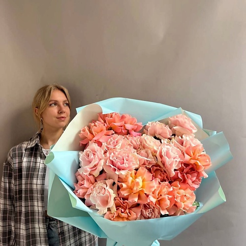 

РЯБИНА ЦВЕТОЧНАЯ МАСТЕРСКАЯ Пышный букет из 25 французских роз, Пышный букет из 25 французских роз