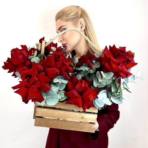 

MARIMAY Французские розы с эвкалиптом — монобукет страсти в алом, Французские розы с эвкалиптом — монобукет страсти в алом