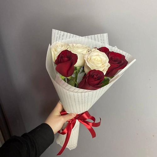 

ДАРИ ЦВЕТЫ Букет из белых и красных роз, Букет из белых и красных роз
