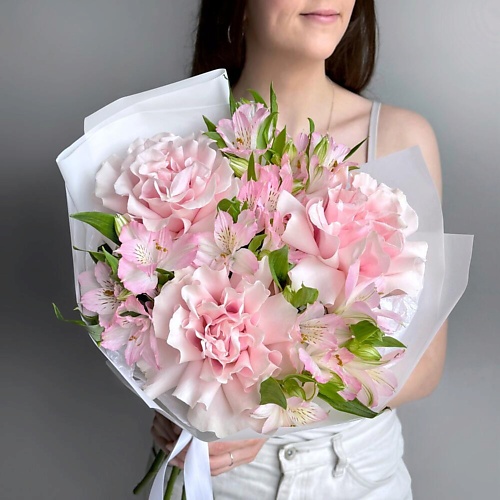 VIBE СТУДИЯ ЦВЕТОВ И ПОДАРКОВ Розовый нежный букет французская роза и альстромерия 3100₽