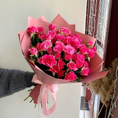 ДАРИ ЦВЕТЫ Букет с кустовыми розами 7500₽