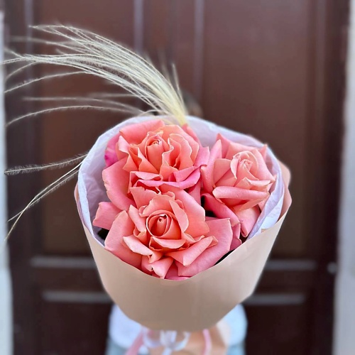 

РЯБИНА ЦВЕТОЧНАЯ МАСТЕРСКАЯ Букет французских роз с ковылем, Букет французских роз с ковылем