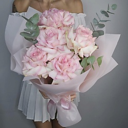 Букет французских роз с эвкалиптом