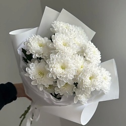 Букет белоснежных хризантем