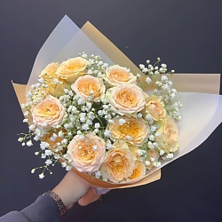 Букет с кустовой розой и гипсофилой