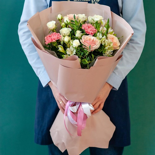 

ЦВЕТНИК ЦВЕТЫ И ПОДАРКИ Сборный букет с диантусами, кустовой розой, альстромерией, Сборный букет с диантусами, кустовой розой, альстромерией