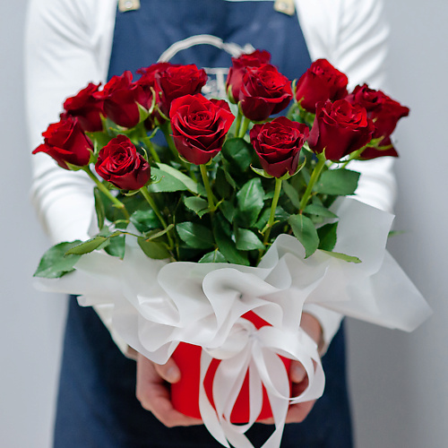 

ЦВЕТНИК ЦВЕТЫ И ПОДАРКИ 21 красная роза в шляпной коробке, 21 красная роза в шляпной коробке