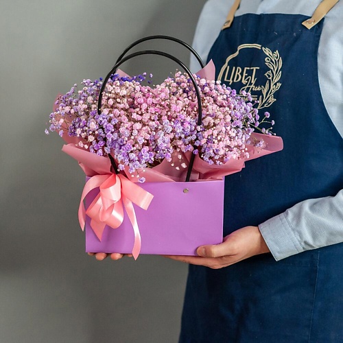 

ЦВЕТНИК ЦВЕТЫ И ПОДАРКИ Сумочка с розовой и лавандовой гипсофилой, Сумочка с розовой и лавандовой гипсофилой