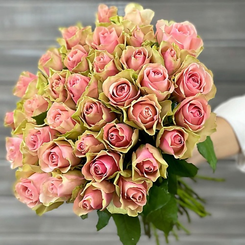 

БУКЕТ МАРКЕТ ДАРИТЕ С УДОВОЛЬСТВИЕМ Букет из 33 зелено-розовых роз с лентой Кения 40 см, Букет из 33 зелено-розовых роз с лентой Кения 40 см