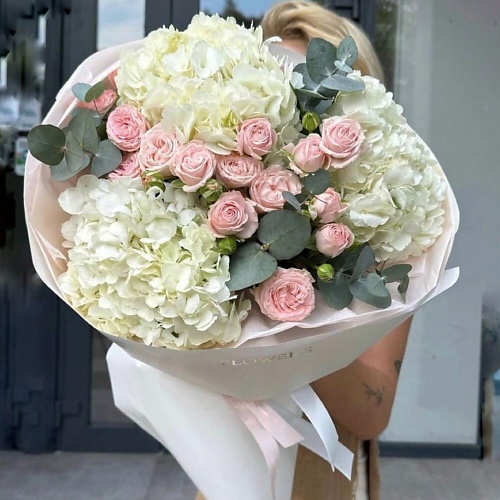

DIVAFLORA СЕТЬ МАГАЗИНОВ СТИЛЬНЫХ БУКЕТОВ Белые гортензии и кустовая роза «Элеганс», Белые гортензии и кустовая роза «Элеганс»