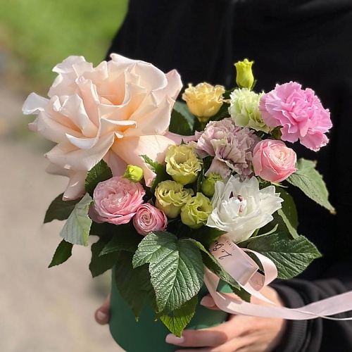 

LE BOUQUET Композиция из роз и диантуса, Композиция из роз и диантуса