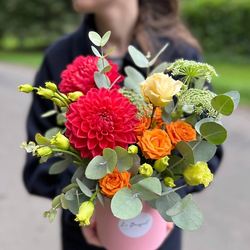 

LE BOUQUET Цветочная коробка георгин и кустовых роз, Цветочная коробка георгин и кустовых роз