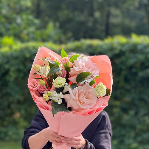 

LE BOUQUET Букет с розами сиело и диантусом, Букет с розами сиело и диантусом