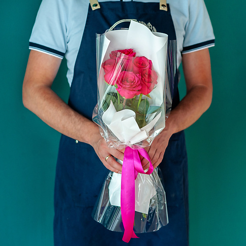 

ЦВЕТНИК ЦВЕТЫ И ПОДАРКИ Букет из 5 малиновых роз Эквадор в оформлении, Букет из 5 малиновых роз Эквадор в оформлении