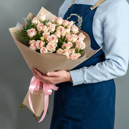 

ЦВЕТНИК ЦВЕТЫ И ПОДАРКИ Букет кустовых роз в оформлении, Букет кустовых роз в оформлении