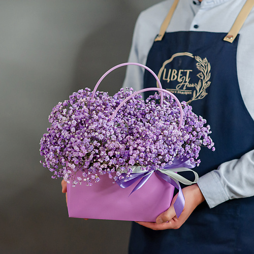 

ЦВЕТНИК ЦВЕТЫ И ПОДАРКИ Сумочка с лавандовой гипсофилой, Сумочка с лавандовой гипсофилой