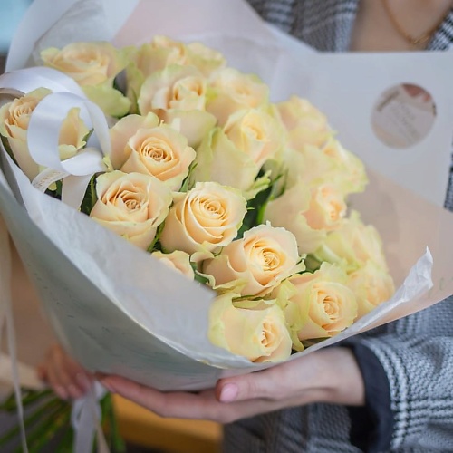 INNA FLOWERS САЛОН ЦВЕТОВ Букет из кремовых роз