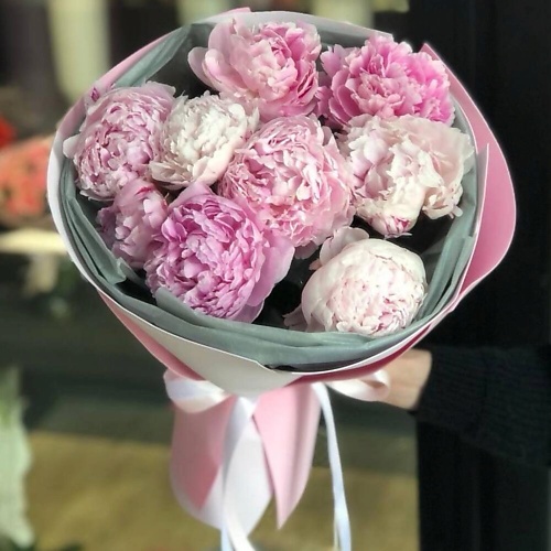 

DIVAFLORA СЕТЬ МАГАЗИНОВ СТИЛЬНЫХ БУКЕТОВ Пионы букет сара бернар 9шт «Букет Царице», Пионы букет сара бернар 9шт «Букет Царице»