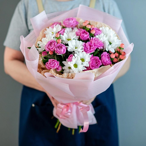 

ЦВЕТНИК ЦВЕТЫ И ПОДАРКИ Букет с кустовой розой и хризантемой, Букет с кустовой розой и хризантемой