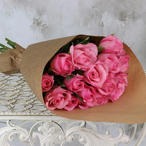 

БУКЕТ МАРКЕТ ДАРИТЕ С УДОВОЛЬСТВИЕМ Букет из 19 розовых роз в крафте Кения 40 см., Букет из 19 розовых роз в крафте Кения 40 см.
