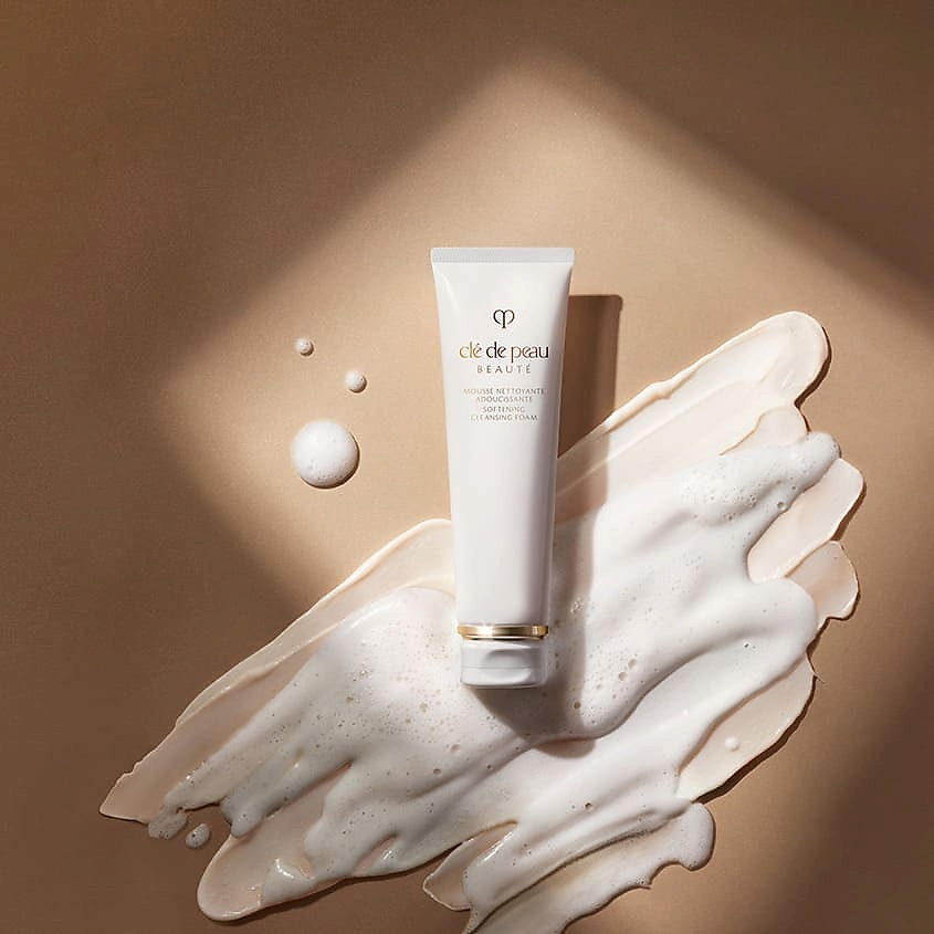 CLÉ DE PEAU BEAUTÉ Смягчающая очищающая пенка Softening Cleansing Foam – фото 3