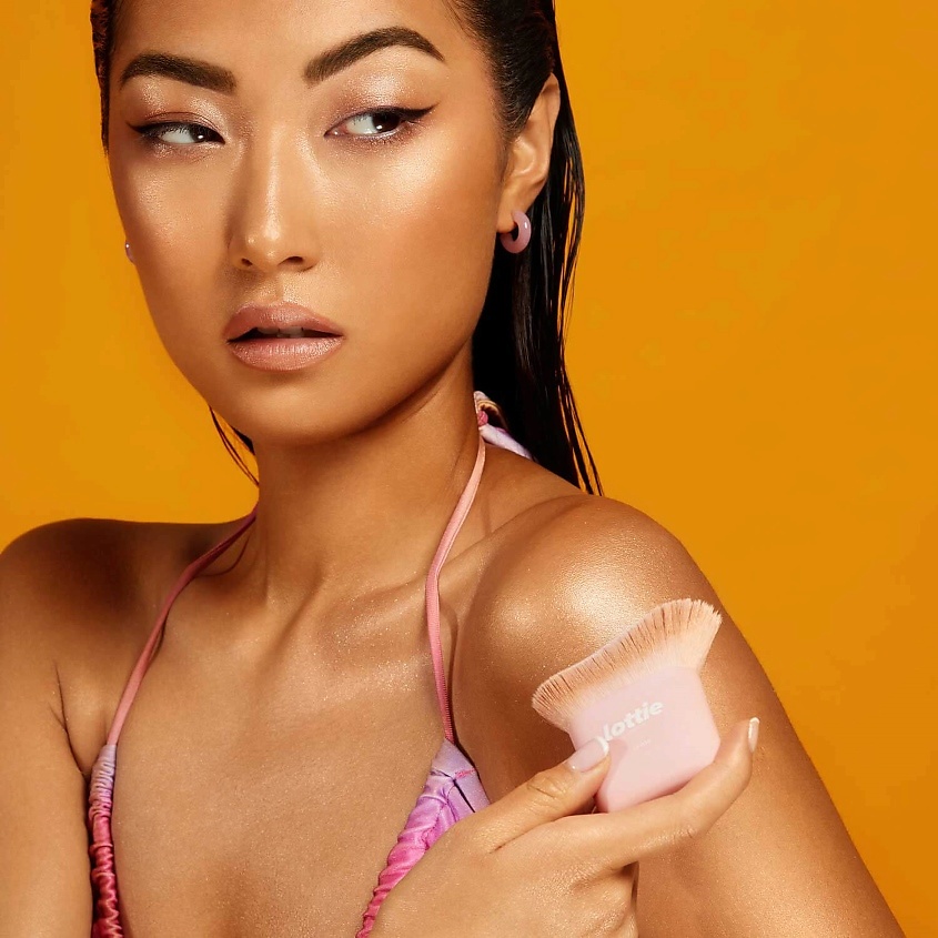 LOTTIE LONDON Хайлайтер для тела с эффектом сияния Body Glow – фото 2