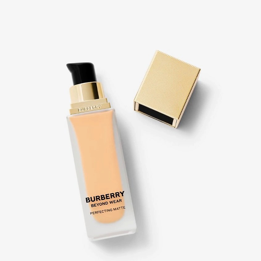 Изображение товара BURBERRY Матовая тональная основа Beyond Wear Perfecting Matte Foundation 30 Light Warm
