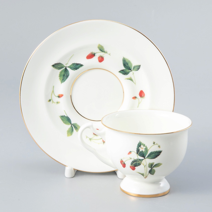 Изображение товара Чашка с блюдцем чайная Земляника от Императорского фарфорового завода