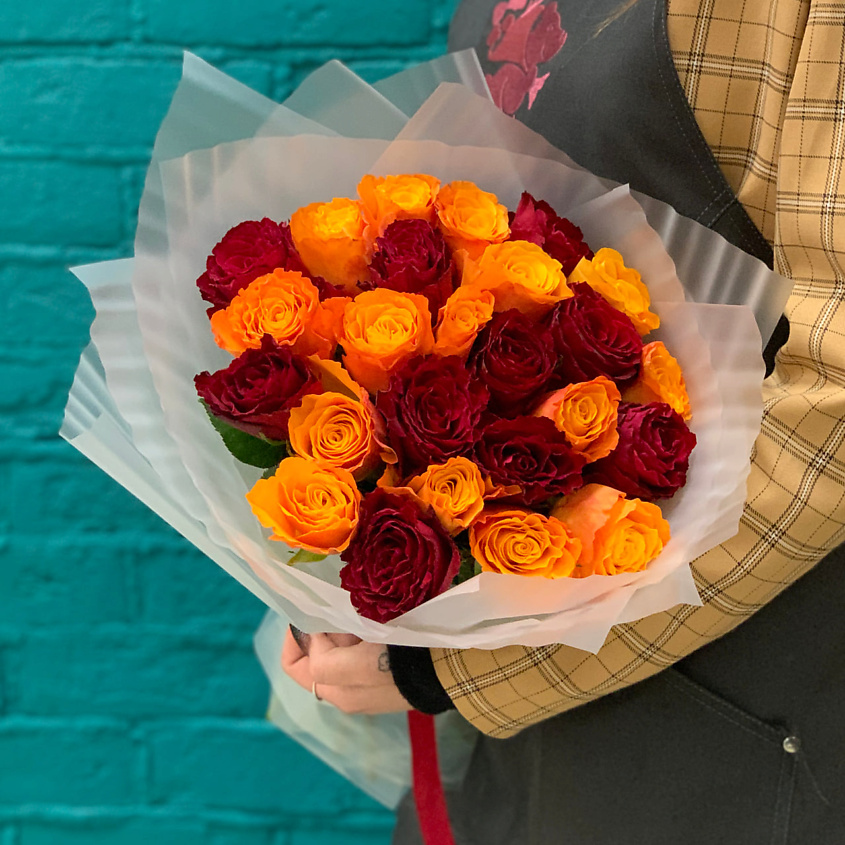 Изображение товара Букет из 25 роз Цветы Мишки - свежий цветочный подарок