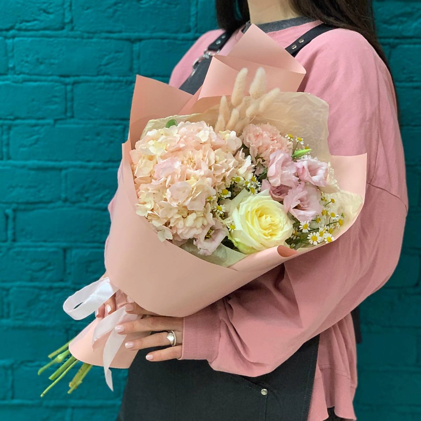 Изображение товара ЦВЕТЫ МИШКИ Букет из гортензии и эустомы, 1 шт.