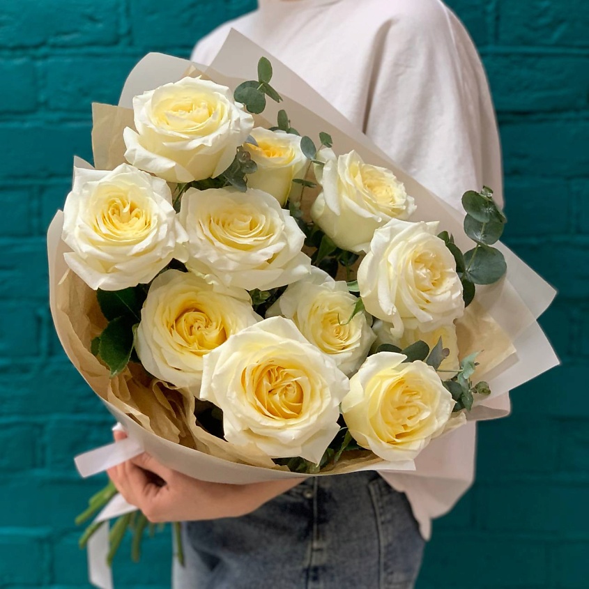 Изображение товара ЦВЕТЫ МИШКИ Букет из 11 белых роз и эвкалипта, 1 шт.