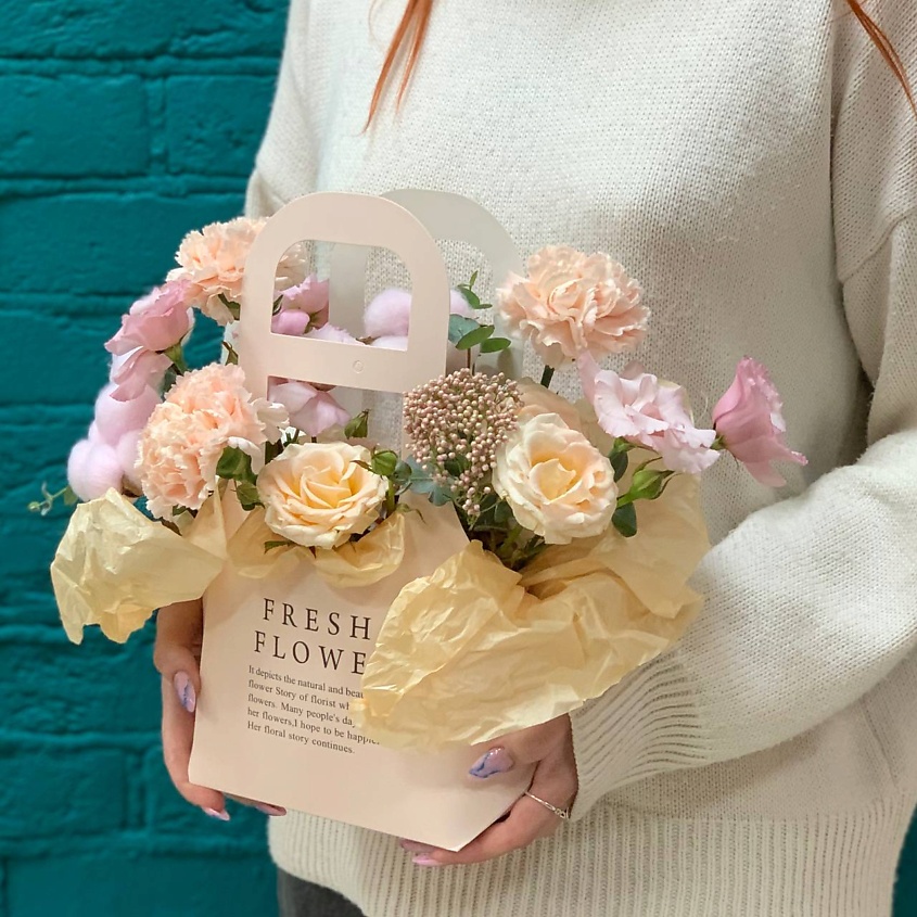 Изображение товара Букет цветов Мишки из кустовой розы и гвоздики для подарка