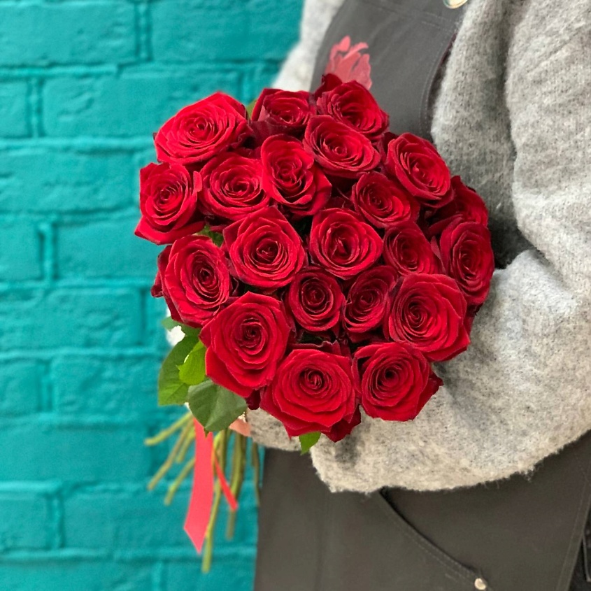 Изображение товара Букет из 21 красной розы Цветы Мишки свежий подарочный букет