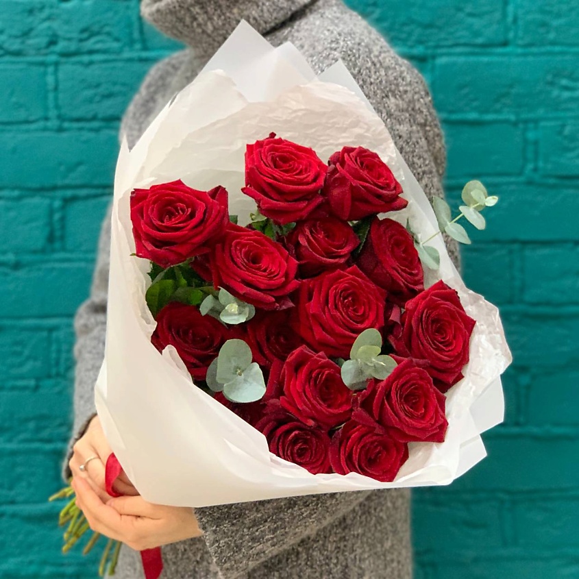 Изображение товара ЦВЕТЫ МИШКИ Букет из 15 красных роз и эвкалипта, 1 шт.