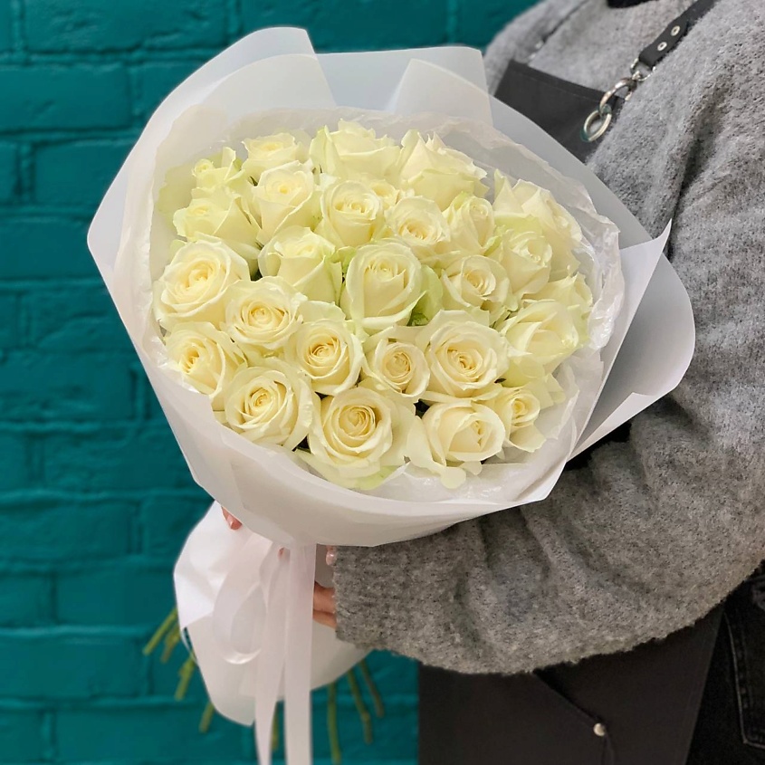 Изображение товара Букет из 27 белых роз Цветы Мишки свежие цветочные композиции
