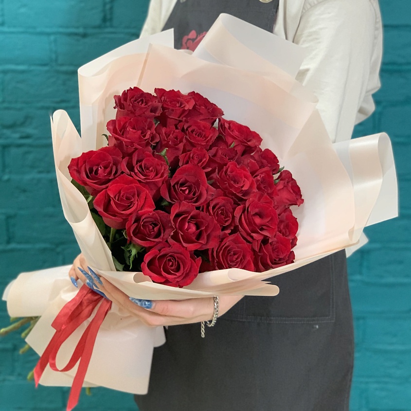 Изображение товара Букет из 25 алых роз от Цветы Мишки на любой праздник