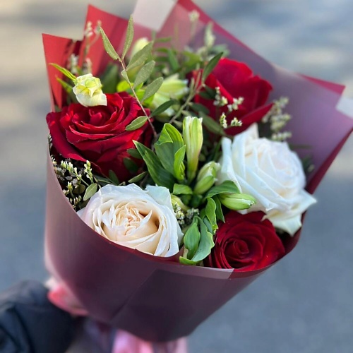 

FLOWERTVER Букет с розами и альстромерией, Букет с розами и альстромерией