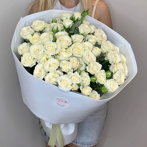 

FLEUR DE FEE ЦВЕТОЧНАЯ ФЕЯ Букет из кустовых белых роз (11 веток) в белом оформлении, Букет из кустовых белых роз (11 веток) в белом оформлении