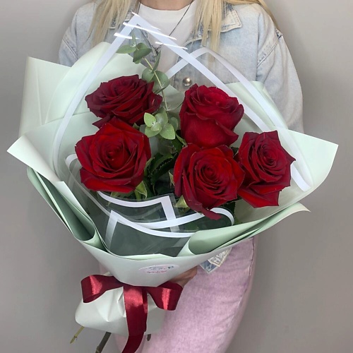 

FLEUR DE FEE ЦВЕТОЧНАЯ ФЕЯ Букет 5 красных роз Эксплорер Эквадор с эвкалиптом, Букет 5 красных роз Эксплорер Эквадор с эвкалиптом