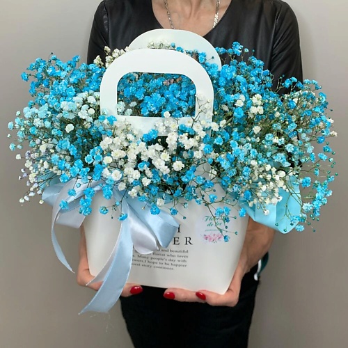 

FLEUR DE FEE ЦВЕТОЧНАЯ ФЕЯ Букет в сумочке из гипсофилы (голубая), Букет в сумочке из гипсофилы (голубая)