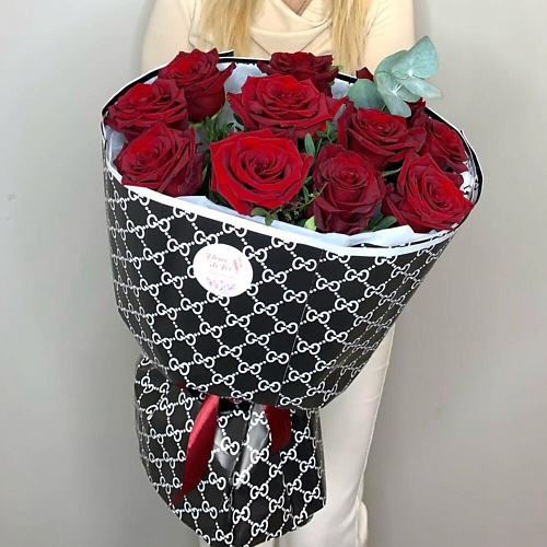 FLEUR DE FEE ЦВЕТОЧНАЯ ФЕЯ Букет 11 красных роз Эксплорер в черно-белом оформлении 5350₽