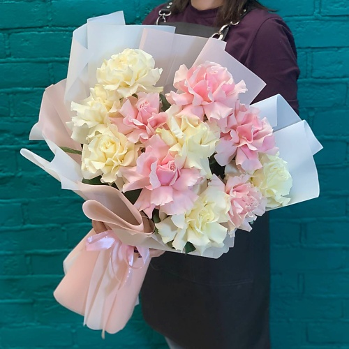 

ЦВЕТЫ МИШКИ Букет из гортензии и гвоздики, Букет из гортензии и гвоздики